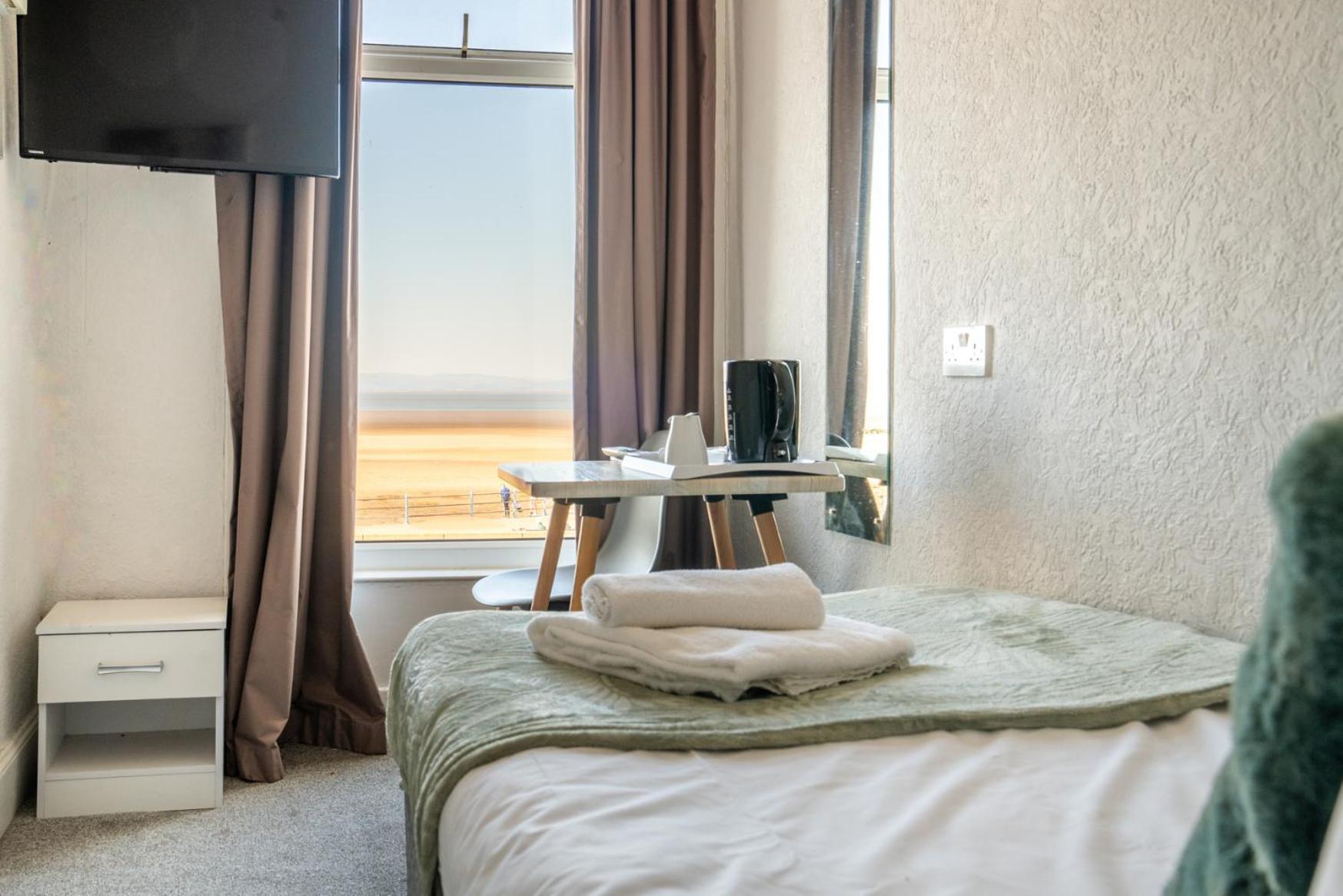 The Clifton Seafront Hotel Моркамб Екстериор снимка