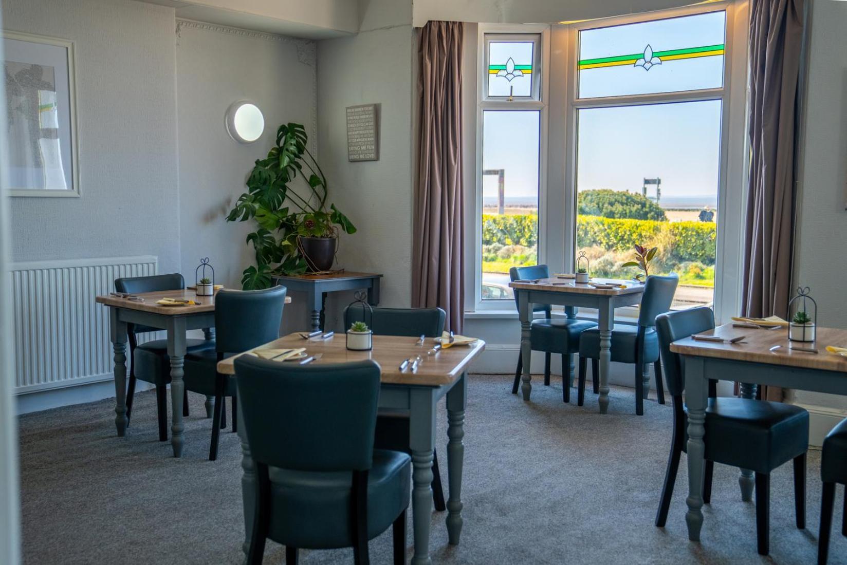 The Clifton Seafront Hotel Моркамб Екстериор снимка